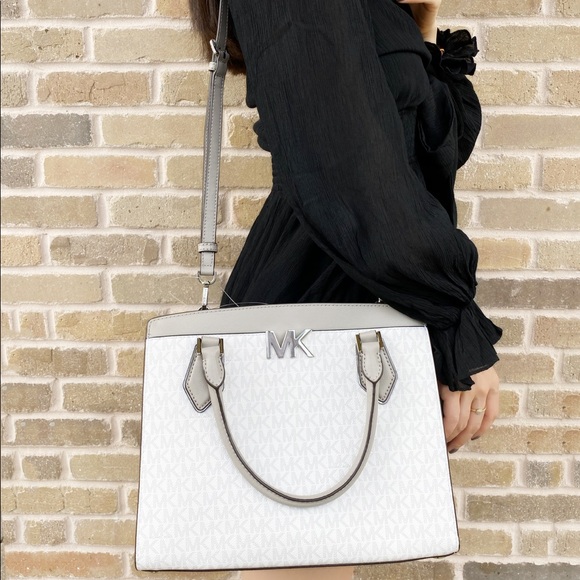 SALE‼️BUNDLE Michael Kors Large Satchel wallet - Picture 4 of 8